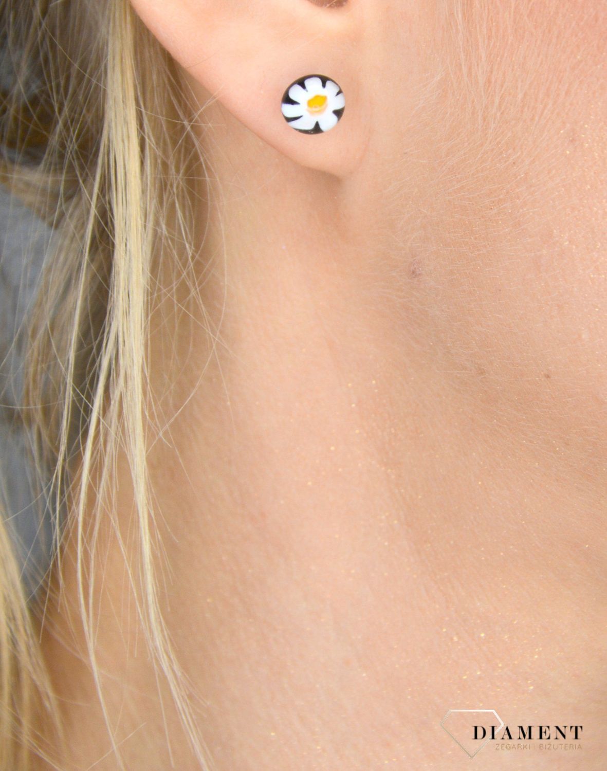 Kolczyki szkło weneckie czarne z białym kwiatem Murano 03.jpg